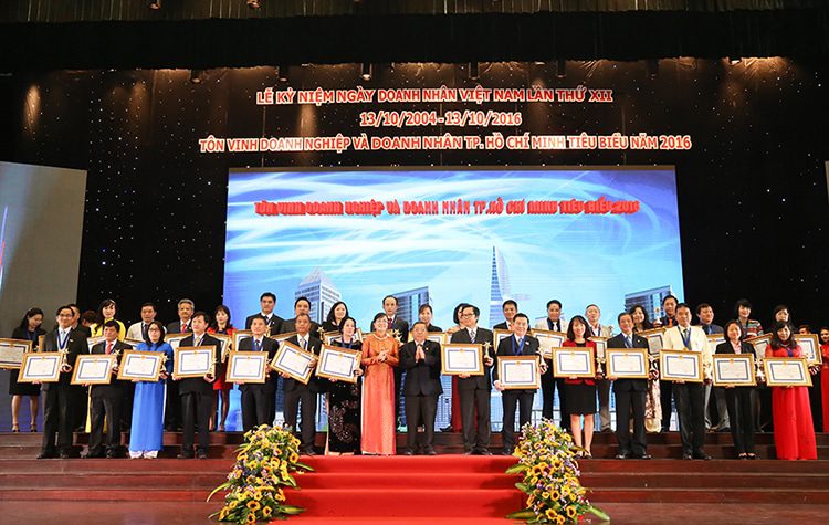 Lễ Tôn vinh Doanh nghiệp và Doanh nhân TP.HCM tiêu biểu năm 2016