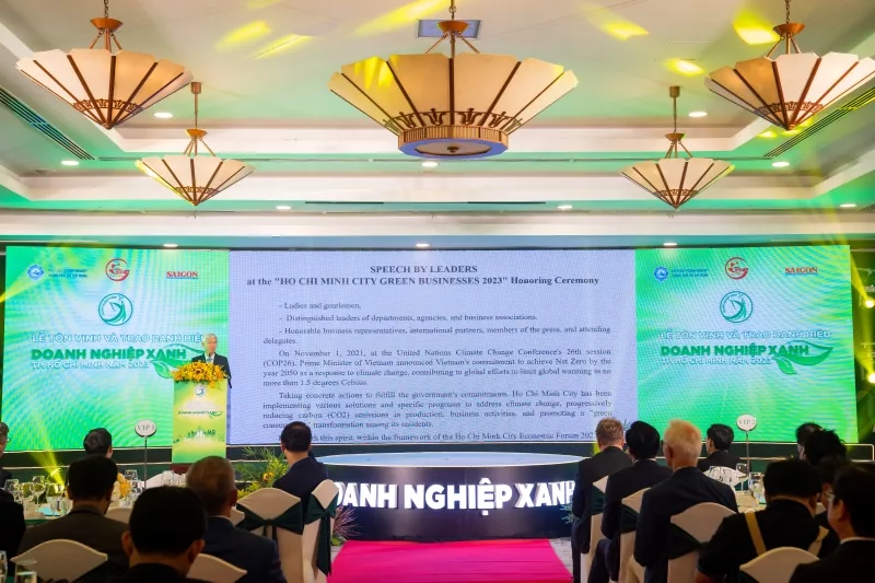 Ông Võ Văn Hoan - Phó Chủ tịch UBNDTP phát biểu tại buổi lễ trao danh hiệu doanh nghiệp xanh