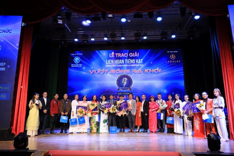 Các thí sinh tại Chung kết Liên hoan Tiếng hát Doanh nghiệp TP.HCM năm 2023