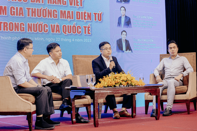 Cafe doanh nhân lần thứ 69 chủ đề “Thúc đẩy hàng Việt tham gia thương mại điện tử trong nước và quốc tế”