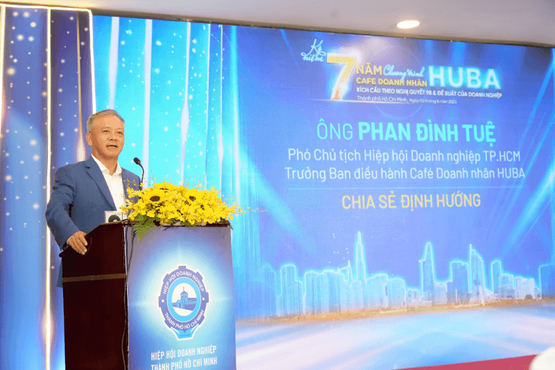 Ông Nguyễn Đình Tuệ - Trưởng Ban điều hành Cafe doanh nhân HUBA