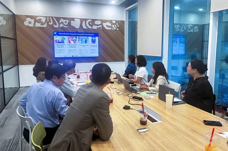 Bà Lê Thị Hồng Nhi – Giám đốc Đối ngoại Tập đoàn Unilever trình bày các hoạt động phát triển bền vững