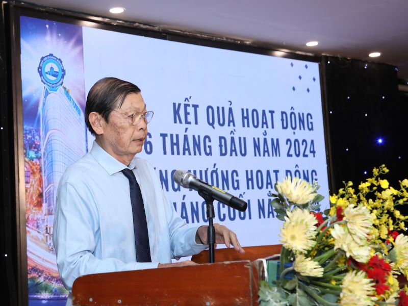 Ông Nguyễn Phước Hưng - Phó chủ tịch TT Hiệp hội doanh nghiệp TPHCM báo cáo kết quả hoạt động 6 tháng đầu năm 2024