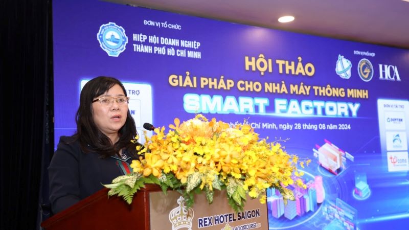 Bà Nguyễn Thị Kim Ngọc, phó giám đốc Sở Công Thương TP.HCM trình bày các chính sách tại hội thảo Nhà máy thông minh