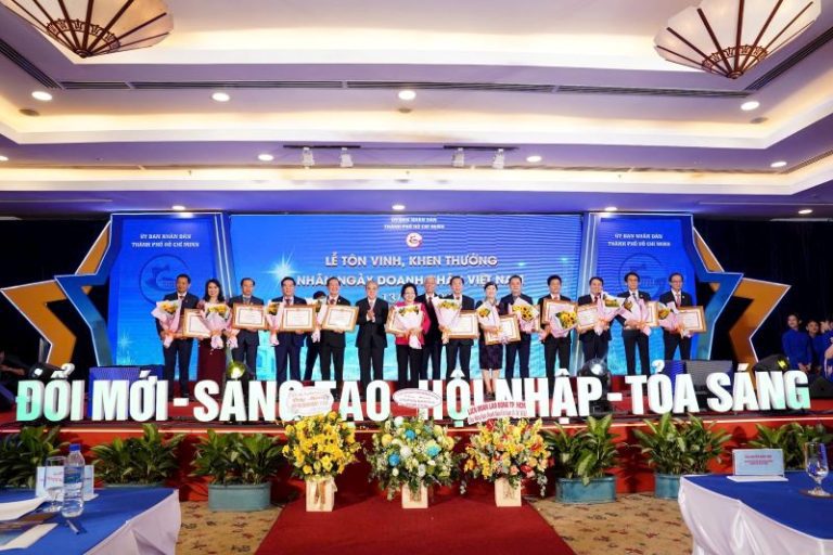 Lễ tôn vinh doanh nghiệp doanh nhân TP.HCM tiêu biểu năm 2022