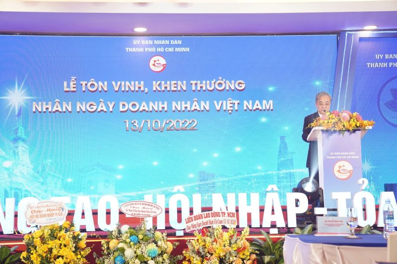 Ông Nguyễn Ngọc Hòa - Chủ tịch Hiệp hội Doanh nghiệp TP.HCM (HUBA) phát biểu tại Lễ tôn vinh doanh nghiệp, doanh nhân TP.HCM tiêu biểu năm 2022