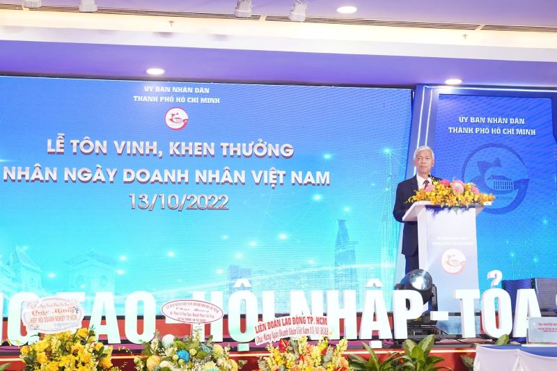 Ông Võ Văn Hoan - Phó Chủ tịch UBND TP.HCM phát biểu tại Lễ tôn vinh doanh nghiệp, doanh nhân TP.HCM tiêu biểu năm 2022