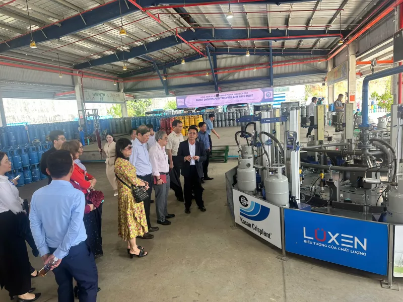 Ông Đinh Văn Hiểu - Phó Chủ tịch HUBA, Chủ tịch Hiệp hội Khí hóa lỏng TP.HCM (HOBA LPG), Chủ tịch Công ty Long Thuận tiếp đón đoàn