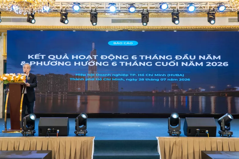 Ông Nguyễn Ngọc Hòa, Chủ tịch HUBA báo cáo hoạt động 6 tháng đầu năm 2026 và phương hướng 6 tháng cuối năm 2026