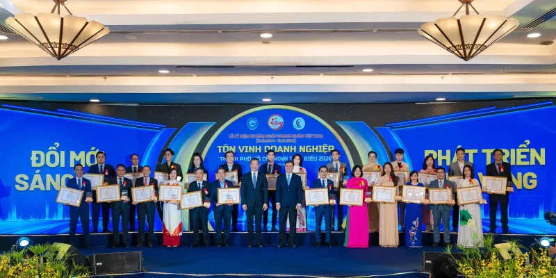 Tôn vinh 100 doanh nghiệp tiêu biểu, 96 doanh nhân tiêu biểu năm 2026 5 Chúc mừng 100 doanh nghiệp và 96 doanh nhân đạt danh hiệu “Doanh nghiệp, Doanh nhân Thành phố Hồ Chí Minh tiêu biểu” năm 2026 (2)